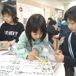 上級生に見守られて育つ一年生たち